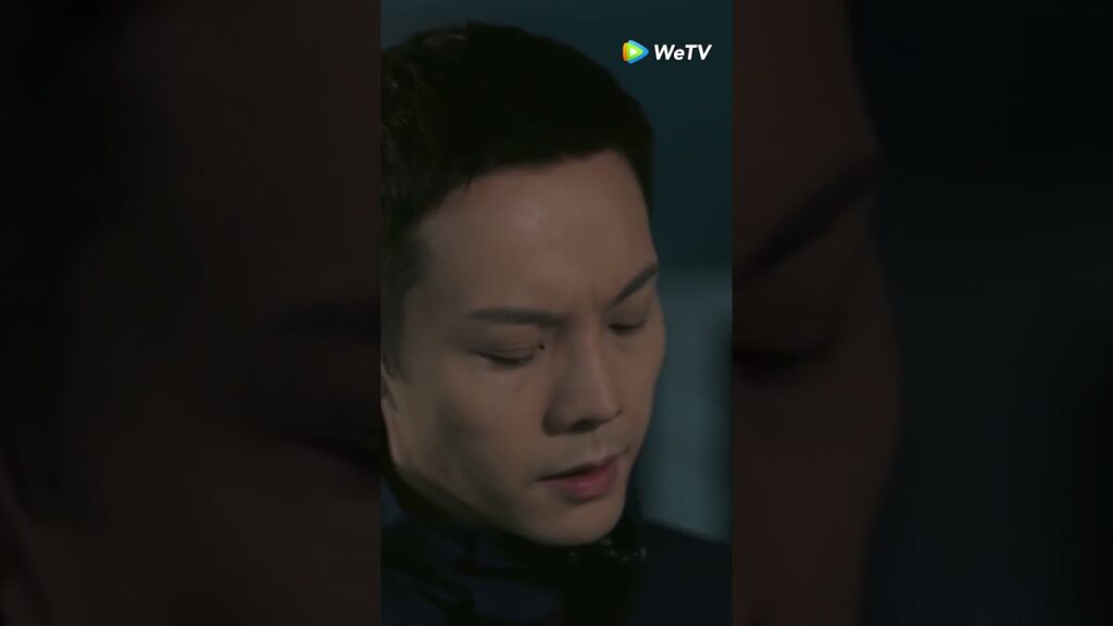 عانقها ليواسيها🥰 #chinesedrama #wetvarabic #adatewiththefuture #shorts #shortvideo
