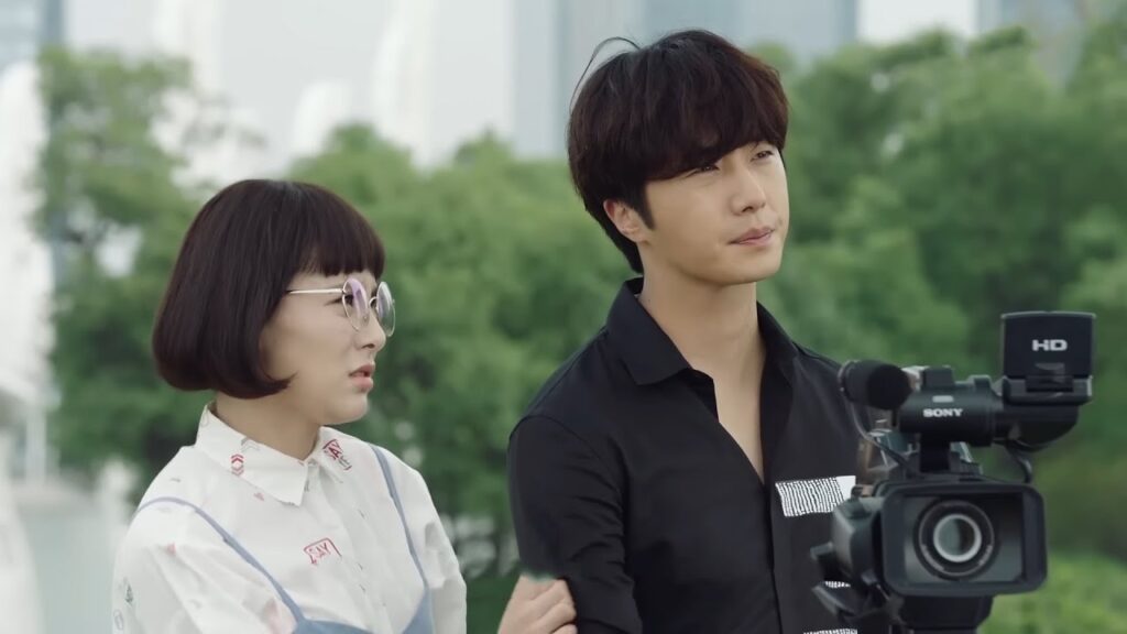 يعرف أنها ذهبت لمنافسه فيتجادل معها ويتركها لكنها بدأت تطارده😅مشهد لطيف من “أكاذيب الفتيات” يعرف أنها ذهبت لمنافسه فيتجادل معها ويتركها لكنها بدأت تطارده😅مشهد لطيف من "أكاذيب الفتيات"