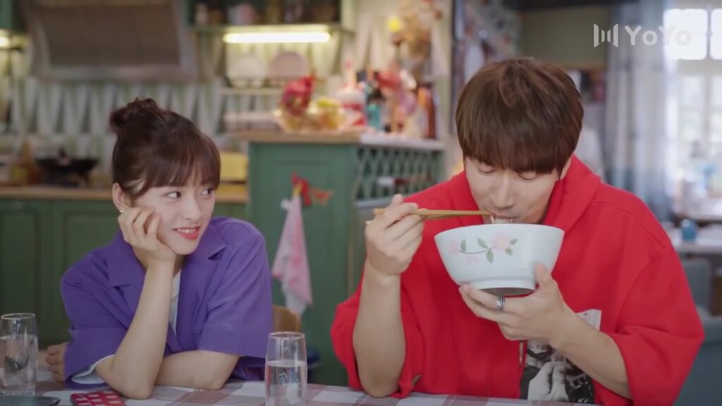 اللعب بالطحين في المطبخ واعداد الطعام معاً ما يفعله العشاق ( عد نجومك المحظوظة)