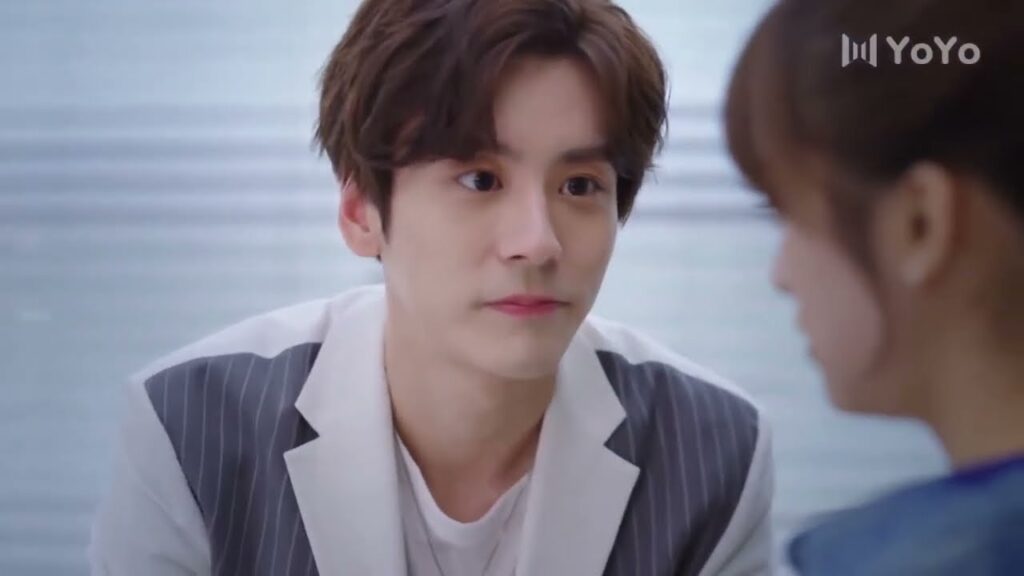 تنتشر فضحيـة استغلالها لرئيسها لانه معجب بها ( عد نجومك المحظوظة )