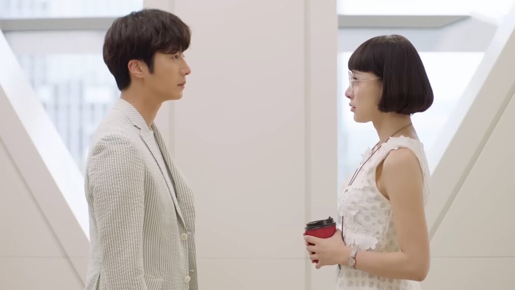 تتعرض بطلتنا للتنمر في العمل فيوبخها صارخًا في وجهها!🤨مشهد من "أكاذيب الفتيات"