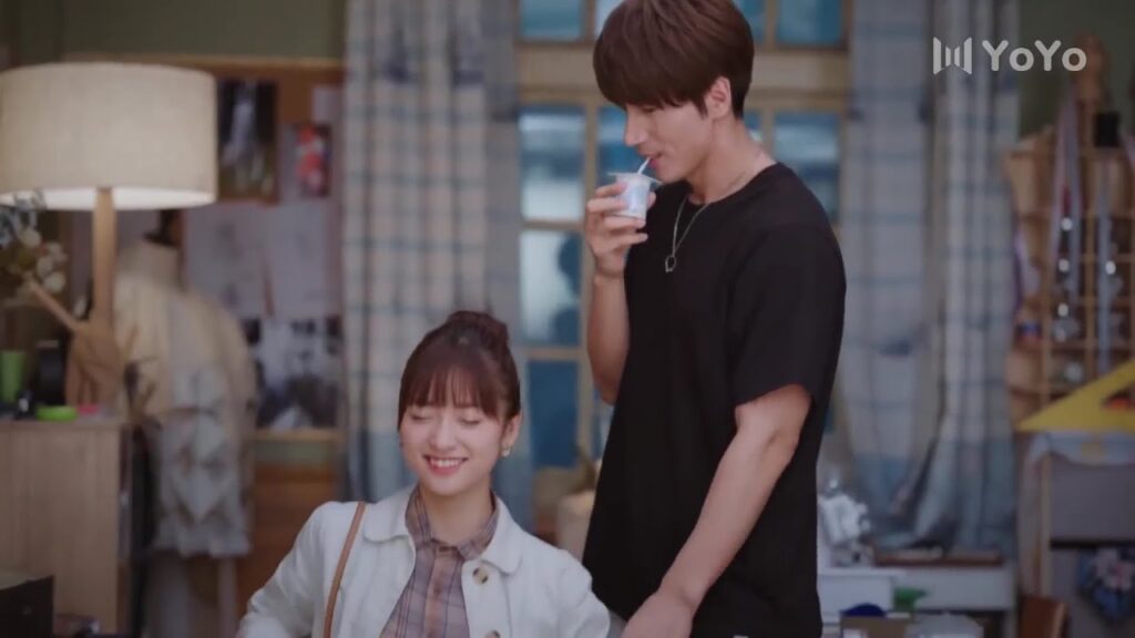 يقوم بمفاجأة و يشتري لها ما تريده  ( عد نجومك المحظوظة )