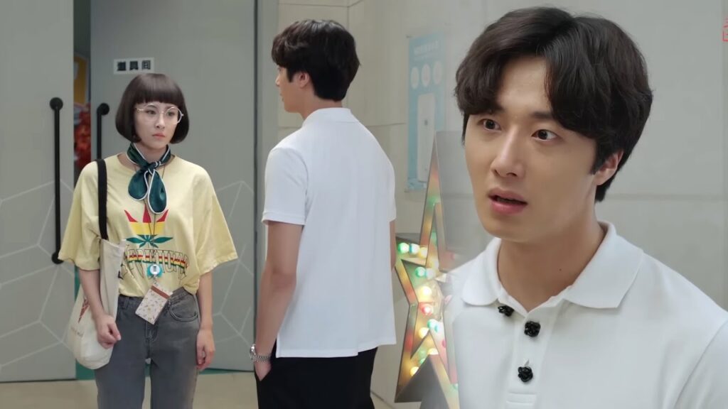 يرى الرئيس فتاته في مأزق فيخرج على الفور لمساعدتها ومع ذلك...💖مشهد لطيف من "أكاذيب الفتيات"