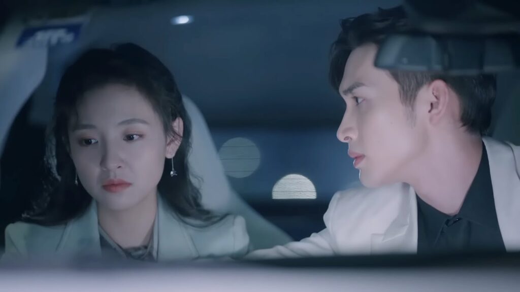 تكتشف بطلتنا أخيرًا أن حبيبها كان الفتى الذي تركها فتغضب وتنفصل عنه❤️مشهد من "‫هنا نلتقي ثانية"