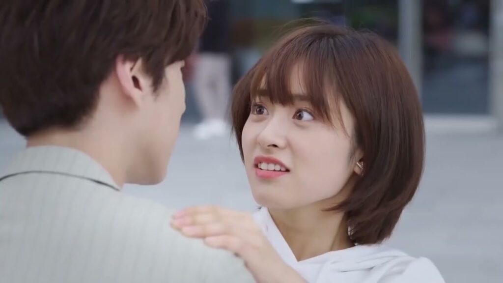 يلتقي بها صدفـة فيقع في حبها  ( عند نجومك المحظوظة )