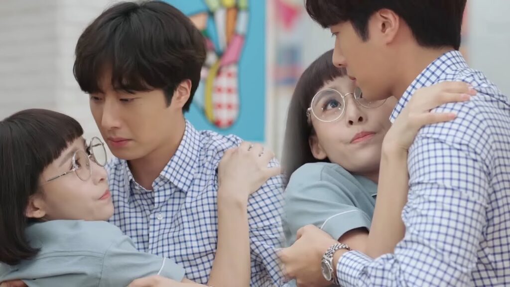 يشعر بطلنا بالغيرة عندما يعلم بالهدية التي تلقتها فتاته من صديقه💖مشهد رومانسي من "أكاذيب الفتيات"