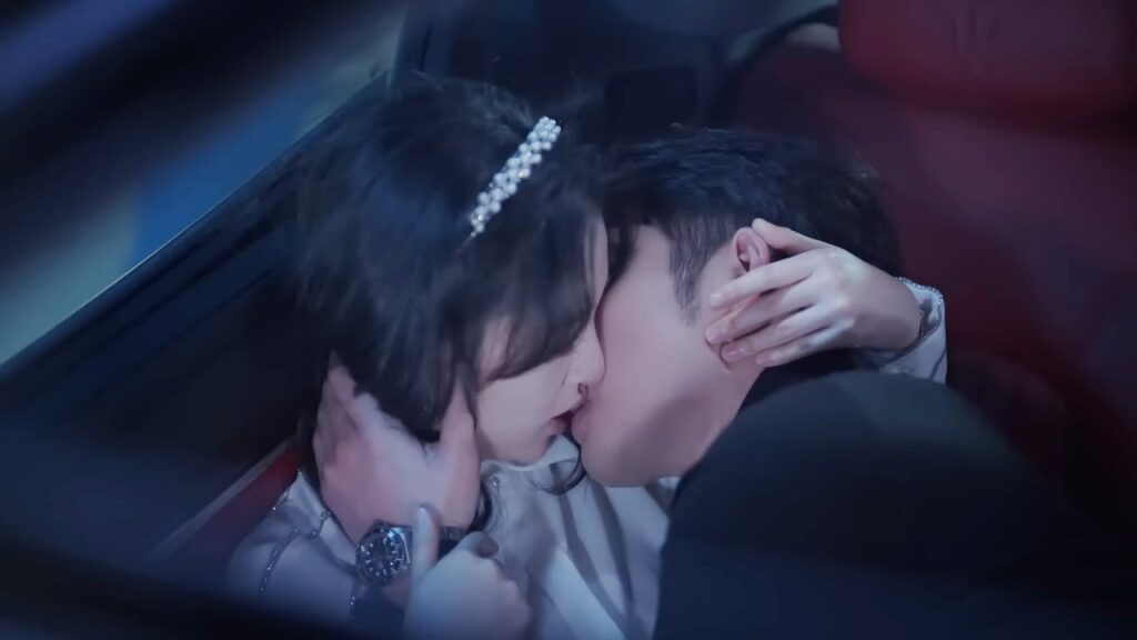 يضع الرئيس حبيبته في السيارة ويقبله بقوة❤️مشهد رومانسي من “هنا نلتقي ثانية” يضع الرئيس حبيبته في السيارة ويقبله بقوة❤️مشهد رومانسي من "هنا نلتقي ثانية"