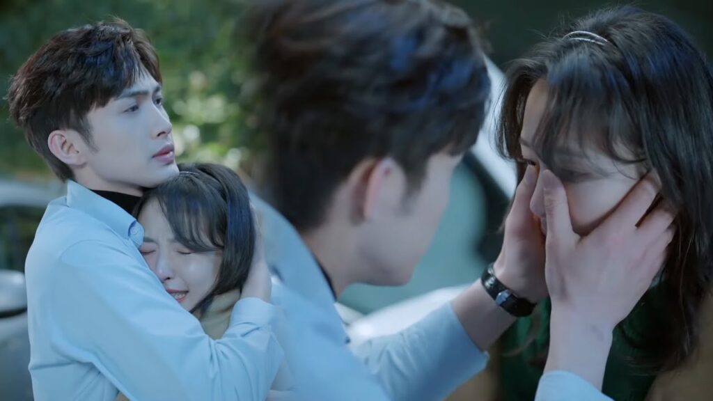 تخدع فتاته ولكنه ينقذها في الوقت المناسب فيعانقها بشدة❤️مشهد من "‫هنا نلتقي ثانية"