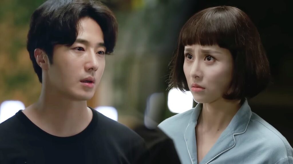 ترى حبيبها يعانق صديقتها فيحجب الرئيس رؤيتها ويخبرها أنها جميلة💖مشهد من "أكاذيب الفتيات"