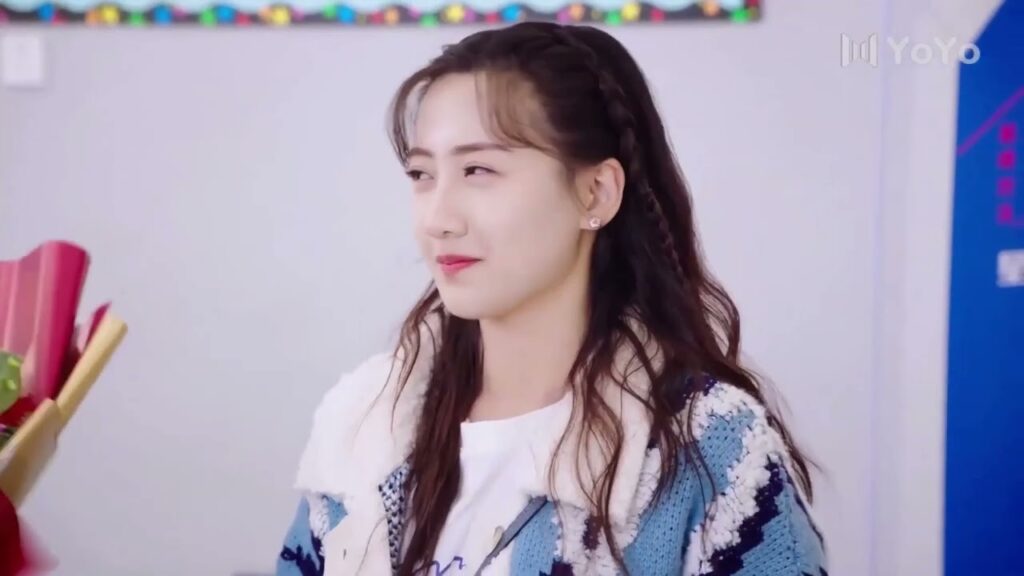 يمسك يدها امام صديقتها ( على وشك الشهرة ) يمسك يدها امام صديقتها ( على وشك الشهرة )