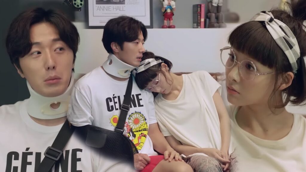 يشاهد مشجعان متعصبان مبارة كرة قدم وكل منهما يحاول خنق الآخر فمن الفائز؟🤣مشهد كوميدي"أكاذيب الفتيات"