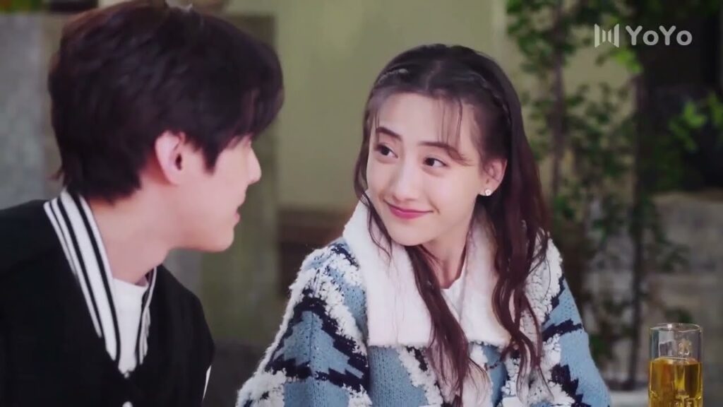 تأخذه الى الموعد و تجعله يتظاهر بأنه حبيبها ( على وشك الشهرة )