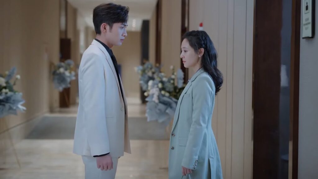 تكتشف الجميلة فجأة سر حبيبها الغامض وكان سبب الخلاف بينهما | مشهد من "‫هنا نلتقي ثانية"