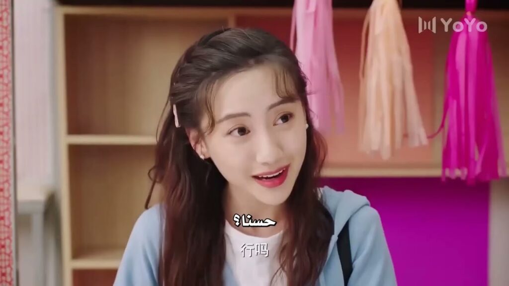 تشارك الغرفـة مع فتاة صبيانية و فتاة متكبرة  ( على وشك الشهرة )