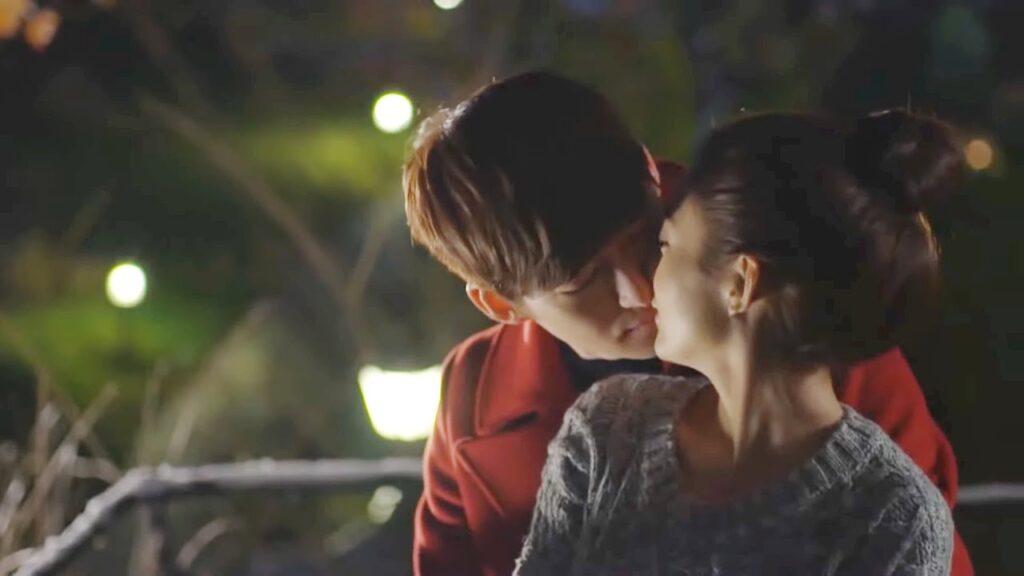 يقبل الرئيس البطلة برومانسية في وقت متأخر من الليل | مشهد من مسلسل "‫أنا وسيدي"