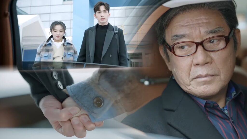 يمسك البطل بأيدي حبيبته فيراهما جدها وسرعان ما تتركه| مشهد من "‫هنا نلتقي ثانية"