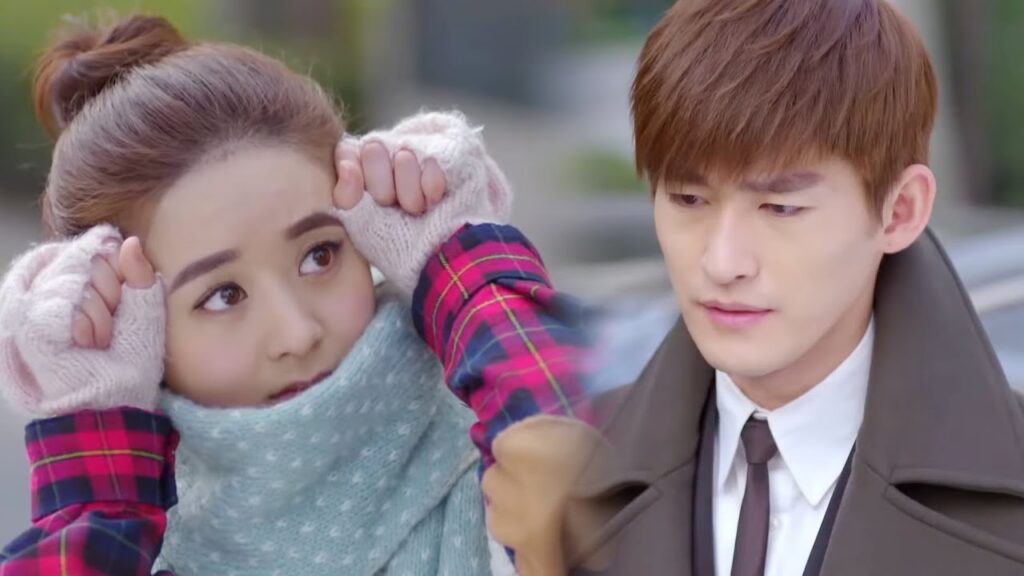 تواجه البطلة لصًا في طريقها إلى المنزل فيسرع إليها الرئيس من أجل اصطحابها💖مشهد من مسلسل "‫أنا وسيدي"