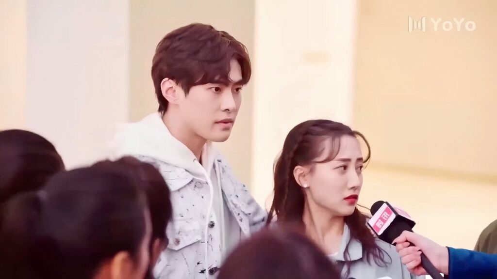 تتعرض لهجوم من قبل الصحافة لانها نامت في منزل الايدول المشهور  ( على وشك الشهرة )