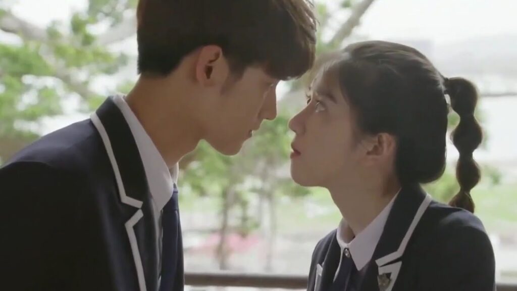 تناديـه بالغبي و تكرهه رؤيته لكنه يتحملها  ( مراقبة الصف )