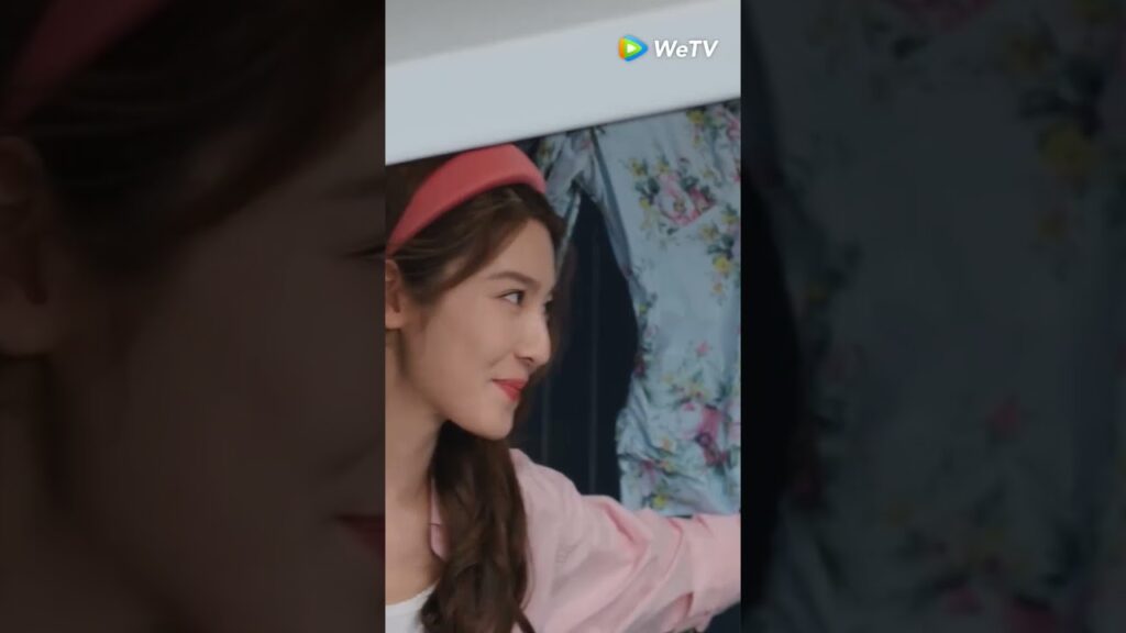 كانت ستقع لكنه أمسك بها🤭 #shorts