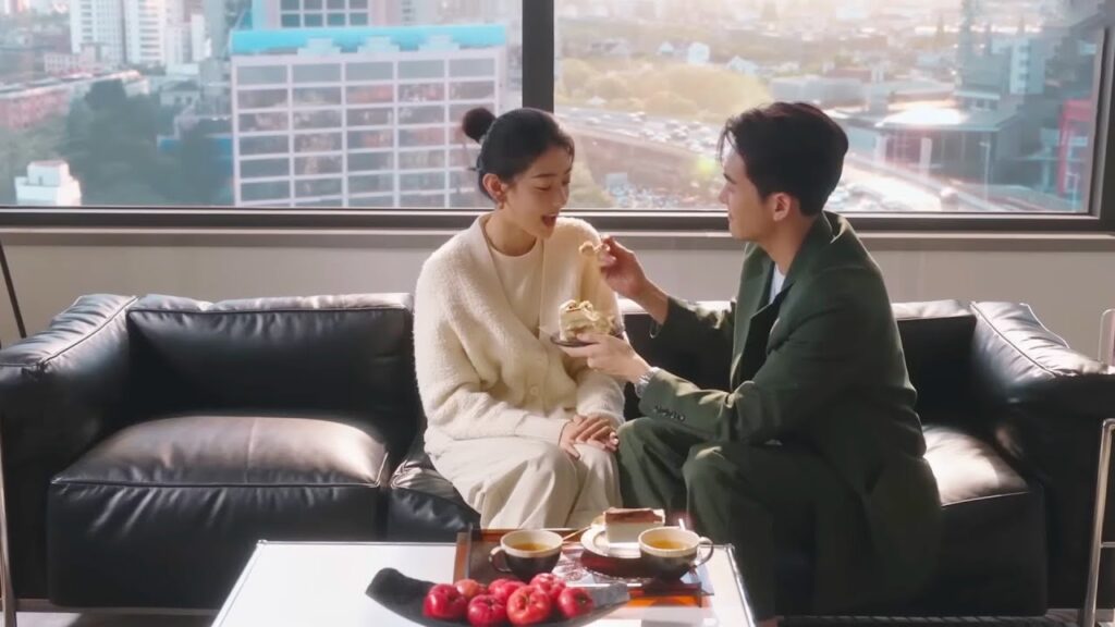 تتعرض حبيبتُه لتعليقات سيئة فيسارع للدفاع عنها ومواساتها❤️مقطع رومانسي من "مرحبًا أيتها الزهرة"