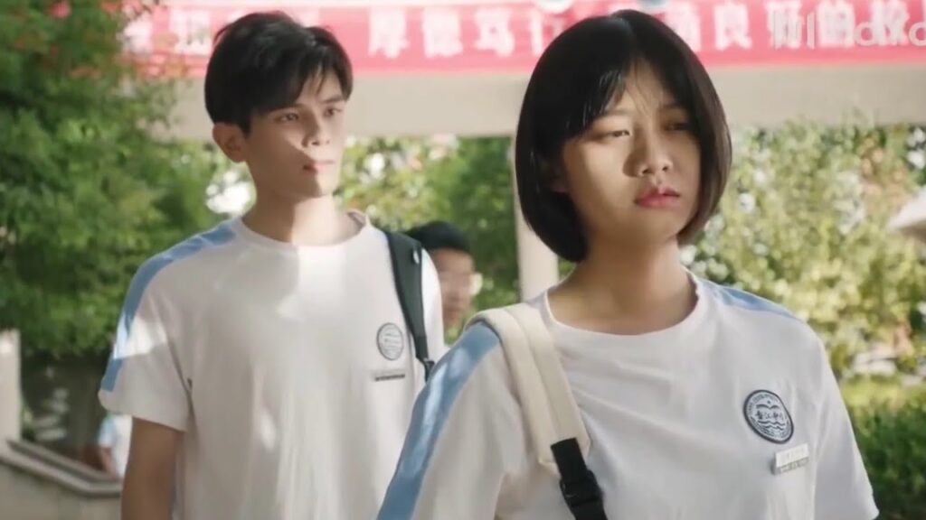 لا اريدك ان تقترب مني , انا فناة منحوسة (  لا تغادر بعد المدرسة )