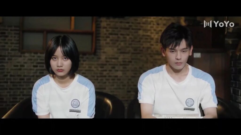 يجعلها تتظاهر بأنها حبيبتـه امام والده  ( لا تغادر بعد المدرسة )