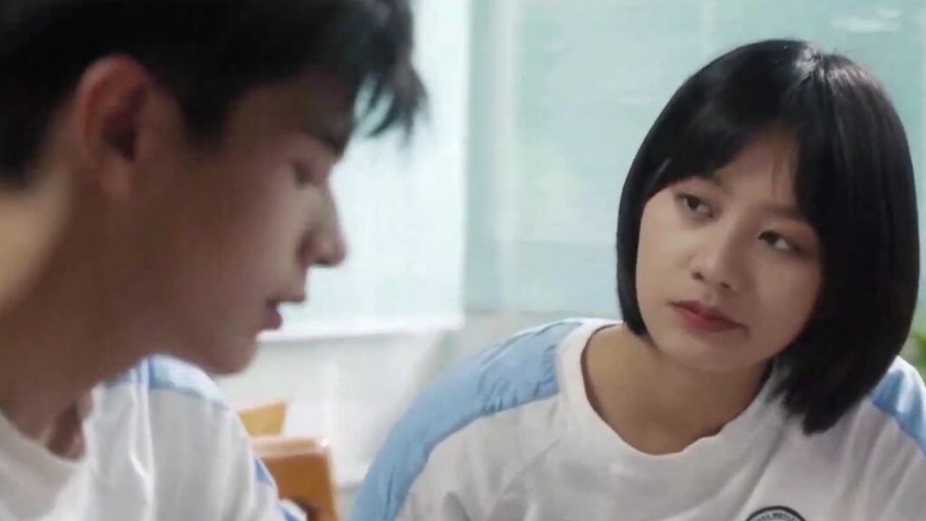 يجب ان يرفع درجاتها في المواد ولكنها لا تهتم سوى بالاكل ( لا تغادر بعد المدرسة )