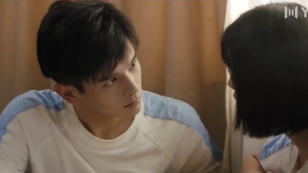 يناديها بالغبيـة و تتحمل الامر لكي يستمر بتدريسها  ( لا تغادر بعد المدرسة )