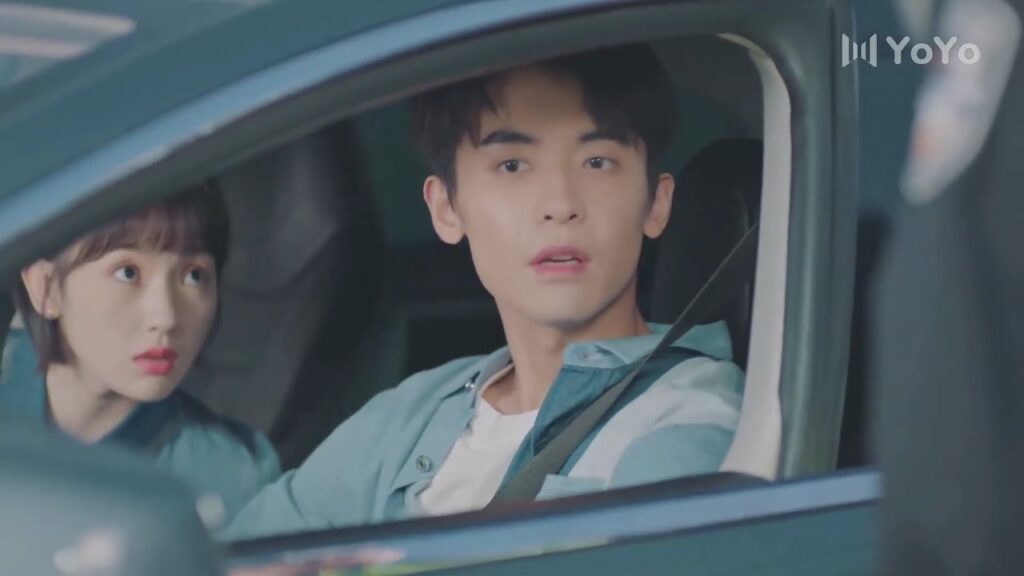 في طريقهم لتسجيل زواجهم , تمسك الشرطة بزوجها ( صوتك جميل )