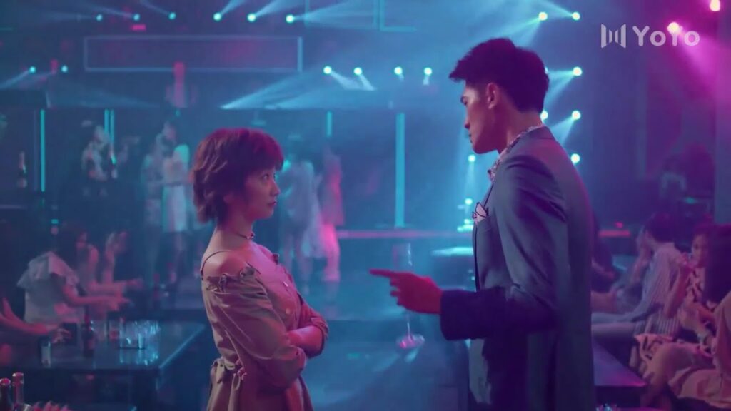 يكره رؤيتها في الملهى مع شاب غيره  ( صوتك جميل )