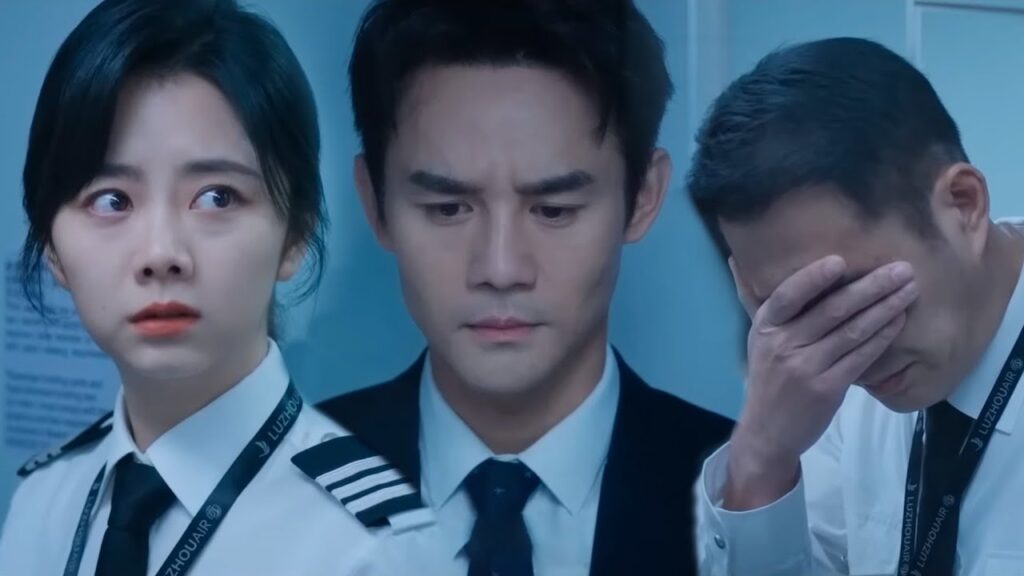 "يتوفى راكب في الطائرة فتشعر بطلتنا بالذعر وتفقد أعصابها وتهين رئيسها في العمل من مسلسل "رحلتي إليك