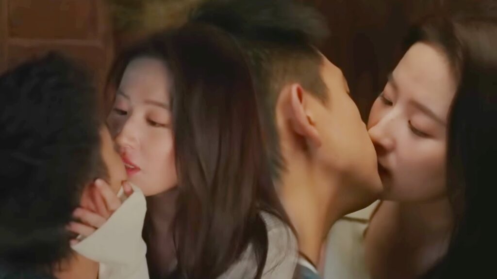 تسلق حتى شباكها على طريقة “روميو”، فقبّلته على طريقة “جولييت” 👩❤️💋👨 | مشهد رومانسي من “قابل ذاتك” تسلق حتى شباكها على طريقة "روميو"، فقبّلته على طريقة "جولييت" 👩❤️💋👨 | مشهد رومانسي من "قابل ذاتك"