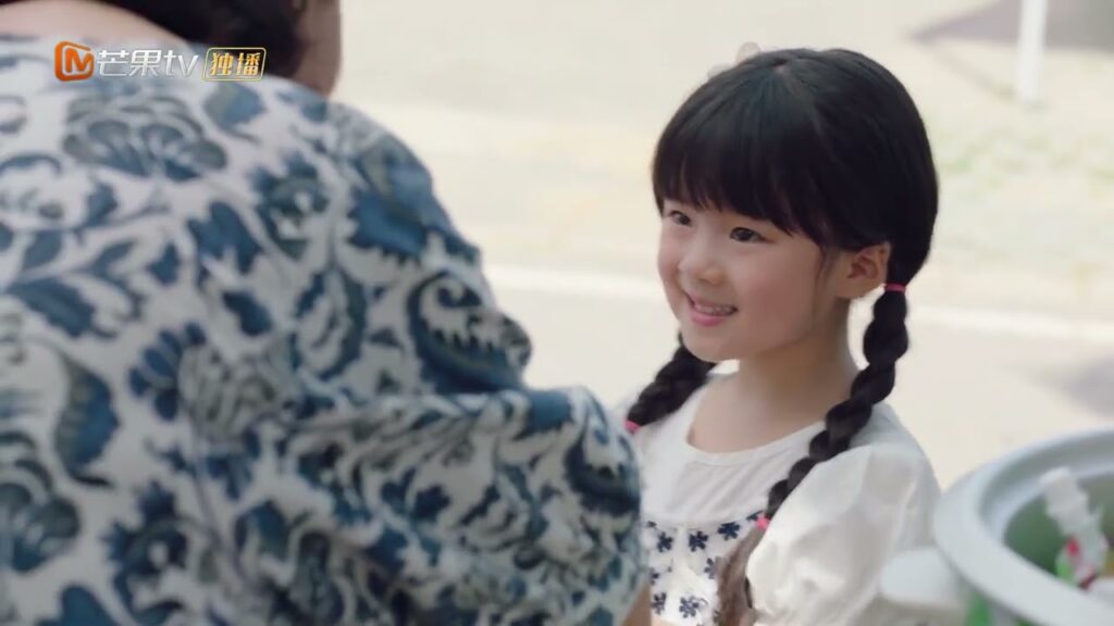 【ترجمة عربية】يخرج Chenchen بمفرده للبحث عن أخته | Please Be My Family