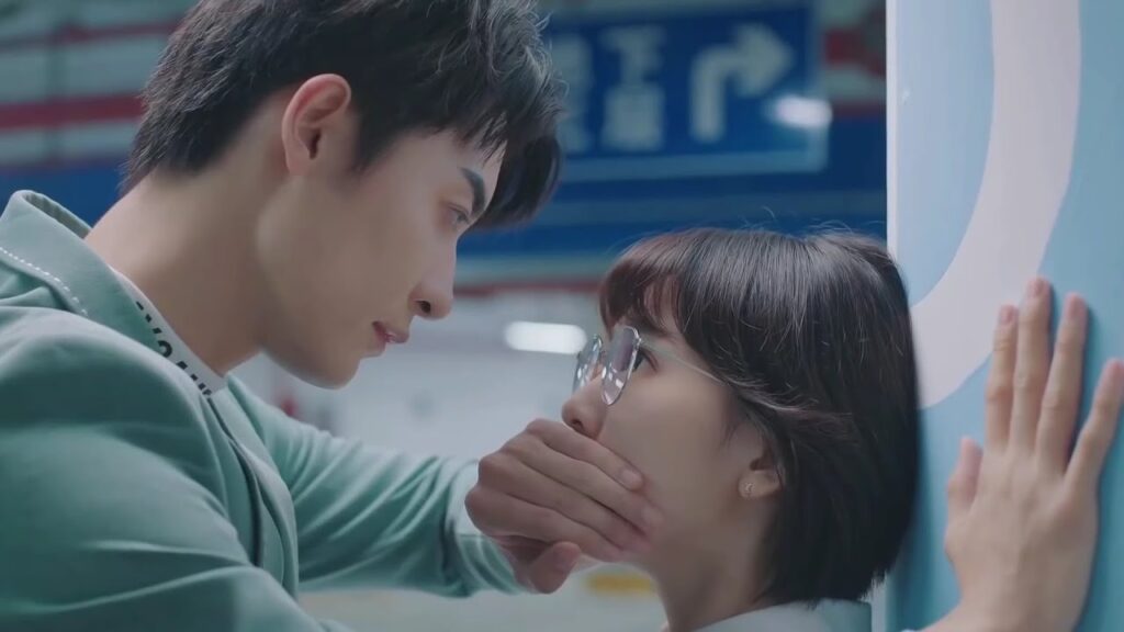 ابقي ثابته و لا تصدري صوتاً  ( صوتك جميل )