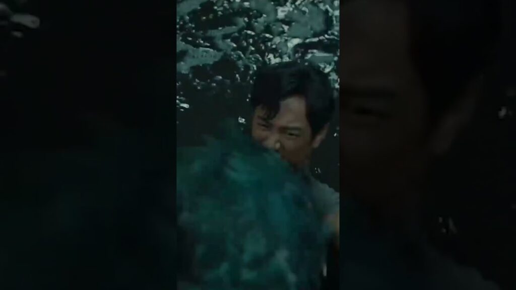 قطع الرجل لسان شبح الماء بسكين! #الوحش_في_النهر #TheBeastintheRiver #youku