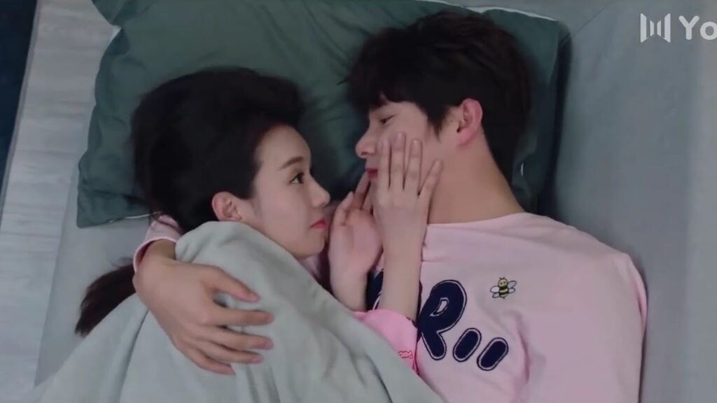 افضل النوم على الاريكـة معك , بدلا من السرير الكبير بمفردي  ( الجمال القبيح  )