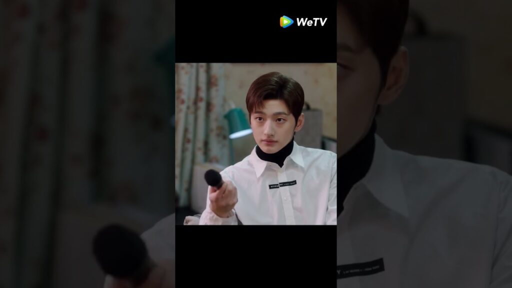 يطلب منها طلباته في الميكروفون😲 #chinesedrama #cutebodyguard #WeTVArabic