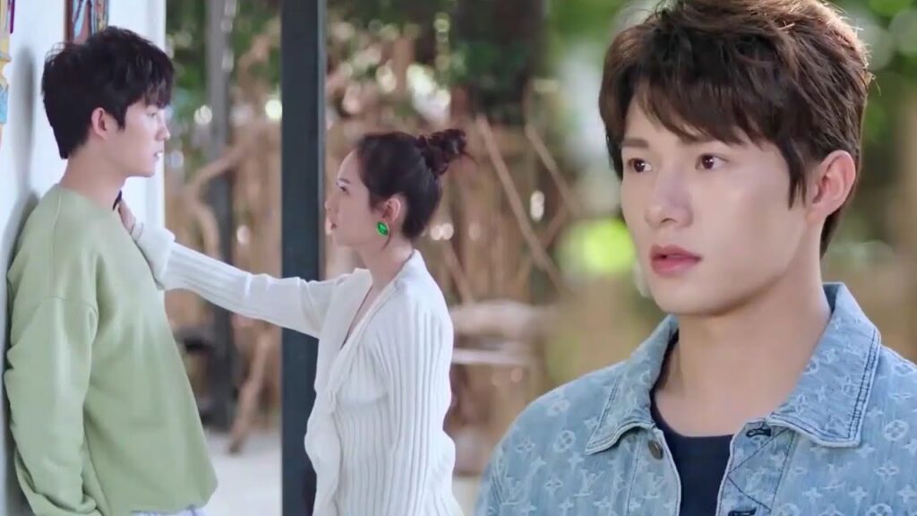 يرى اخت حبيبتـه وهي تتصرف بجنون مع حبيبها ( الجمال القبيح ) يرى اخت حبيبتـه وهي تتصرف بجنون مع حبيبها ( الجمال القبيح )