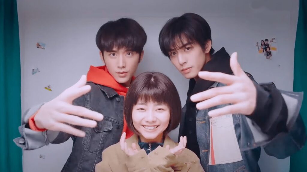 رجلان وسيمان، أحدهما ينقذها والآخر يعتني بها، المارة حسودة😅مقطع رومانسي من "انطلق"