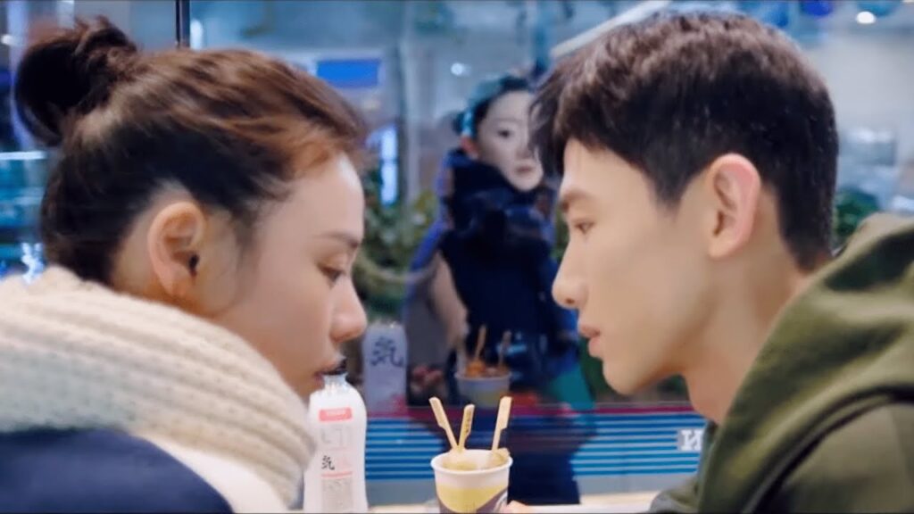 تظهر أخته فجأة بينما يستعد لتقبيها فيجبر على كشف علاقتهما | مشهد من مسلسل أنت بطلي