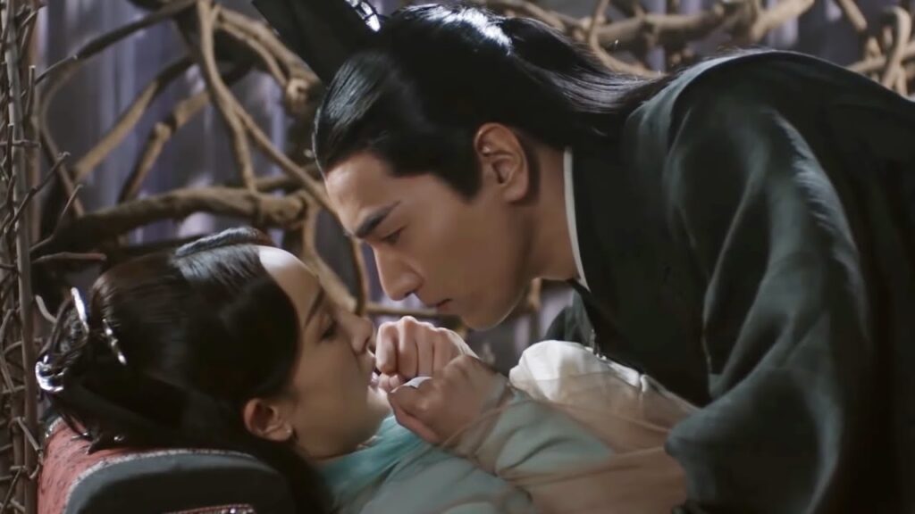 يتودد إلى زوجته ويخبرها بمشاعره نحوها فيصدم من ردها | مشهد رومانسي من مسلسل الحب الأبدي