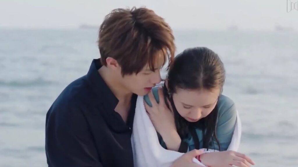 تقع في البحر فيأتي و ينقذها ( الجمال القبيح ) تقع في البحر فيأتي و ينقذها ( الجمال القبيح )