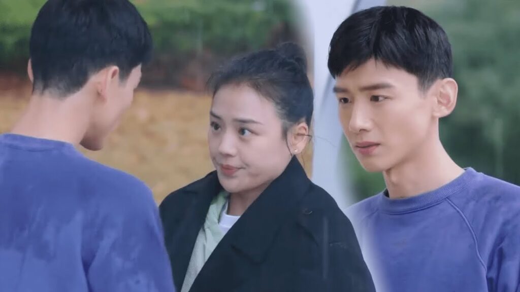 يخطط لموعد لكنه يتركها تحت المطر ويسلمها لشخص آخر؟! | مشهد من مسلسل أنت بطلي