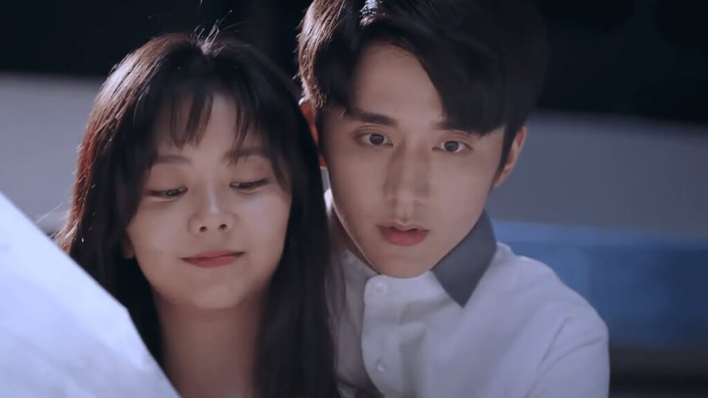 يحاول اظهار حبه! يعقد الاثنان أيديهما بغرابة لصنع كعكة؟ | مشهد من مسلسل انطلق