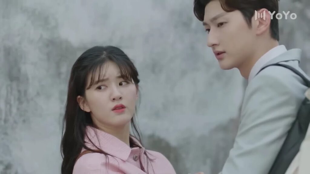 لديه رهاب من الكلاب و يريدها ان تهرب لانه لا يمكنه حمايتها ( ارجوك اطمئن يا سيد لينغ  )