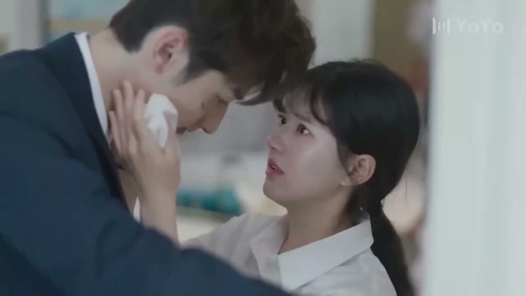 يسيء فهم الموقف ويقوم بلكم حبيب اختـه  ( ارجوك اطمئن يا سيد لينغ )