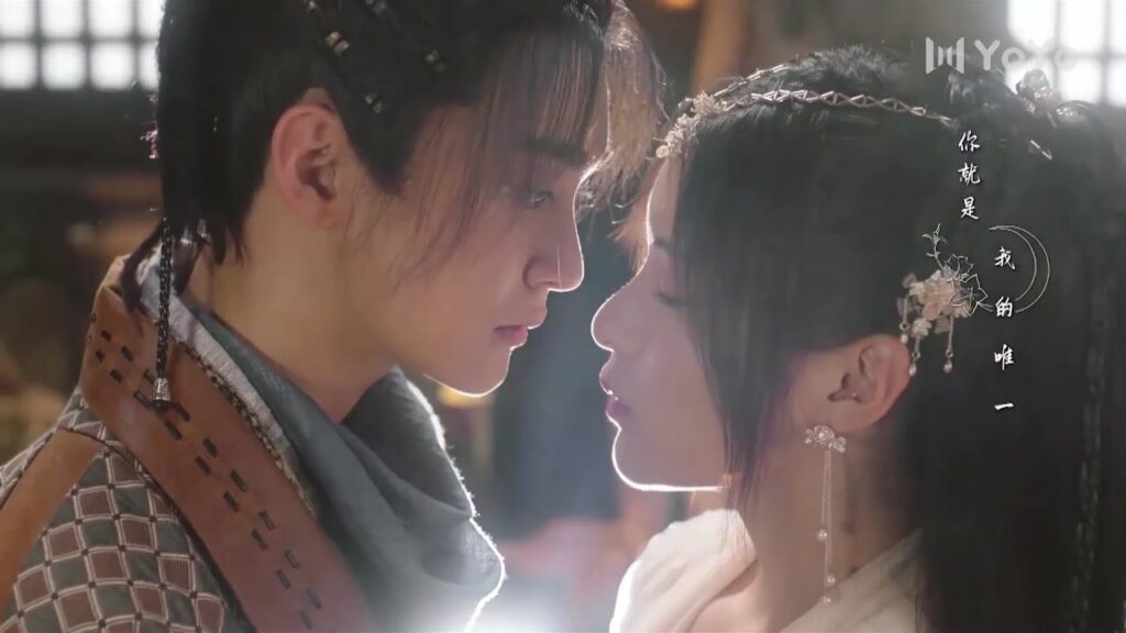 يقبـلها بشكل مفاجئ و بدون ان يفكر  ( الحقيقة او الجرأة )