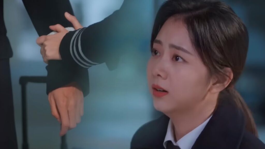 توسلت بتواضع إلى حبيبها للمساعدة، أصبحا مقربين أخيرًا | مشهد من المسلسل “رحلتي إليك” توسلت بتواضع إلى حبيبها للمساعدة، أصبحا مقربين أخيرًا | مشهد من المسلسل "رحلتي إليك"