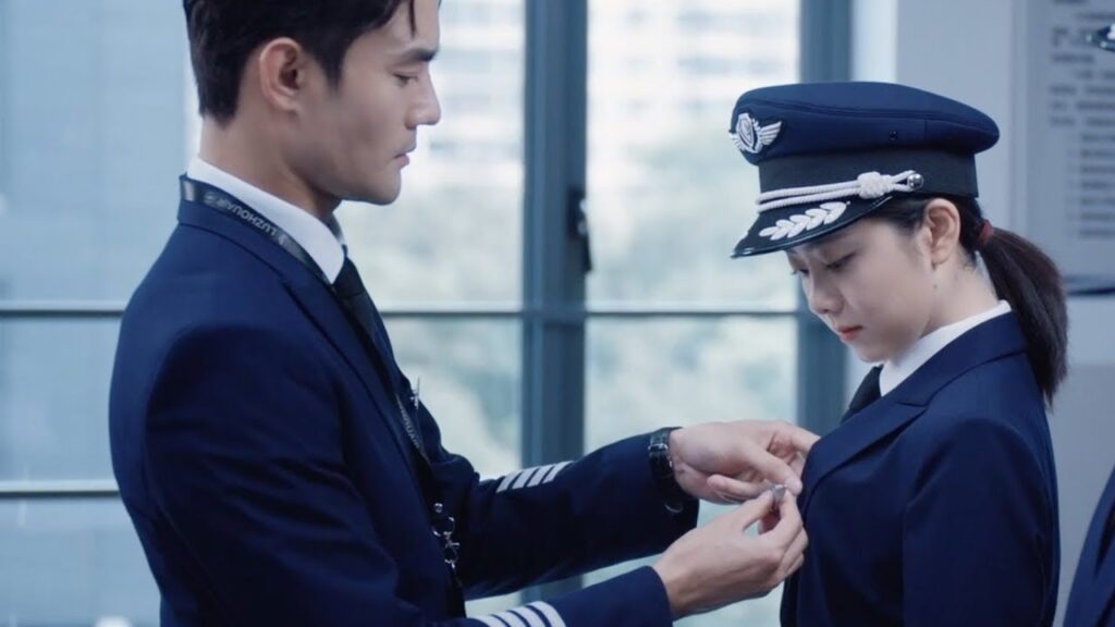 أريدك أن تضعه من أجلي!” أصرت على أن يضع حبيبها شارتها بنفسه 😅 | مشهد من “رحلتي إليك "أريدك أن تضعه من أجلي!" أصرت على أن يضع حبيبها شارتها بنفسه 😅 | مشهد من "رحلتي إليك"